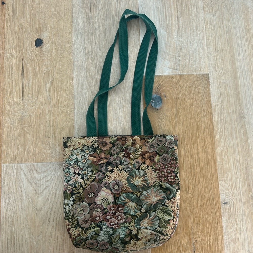 Floral embroidered tote bag‎